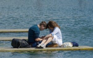 なぜ“不倫の代償”は女性のほうが重いのか？――孤独と罪悪感に苦しむ理由