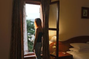 失恋から立ち直るには“怒ること”が必要です｜感情の4段階で癒す方法